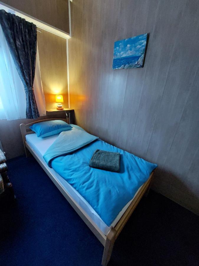Hostel Suzzzy Novska Екстер'єр фото