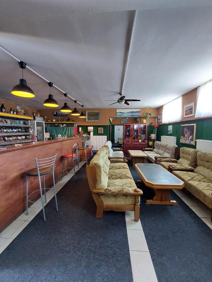 Hostel Suzzzy Novska Екстер'єр фото