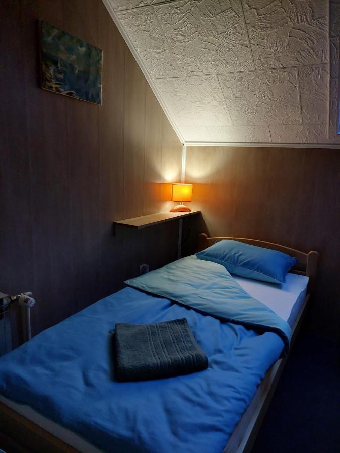 Hostel Suzzzy Novska Екстер'єр фото