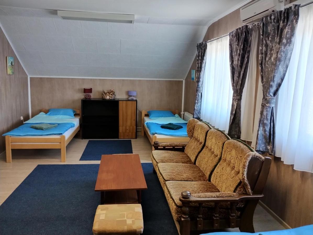Hostel Suzzzy Novska Екстер'єр фото