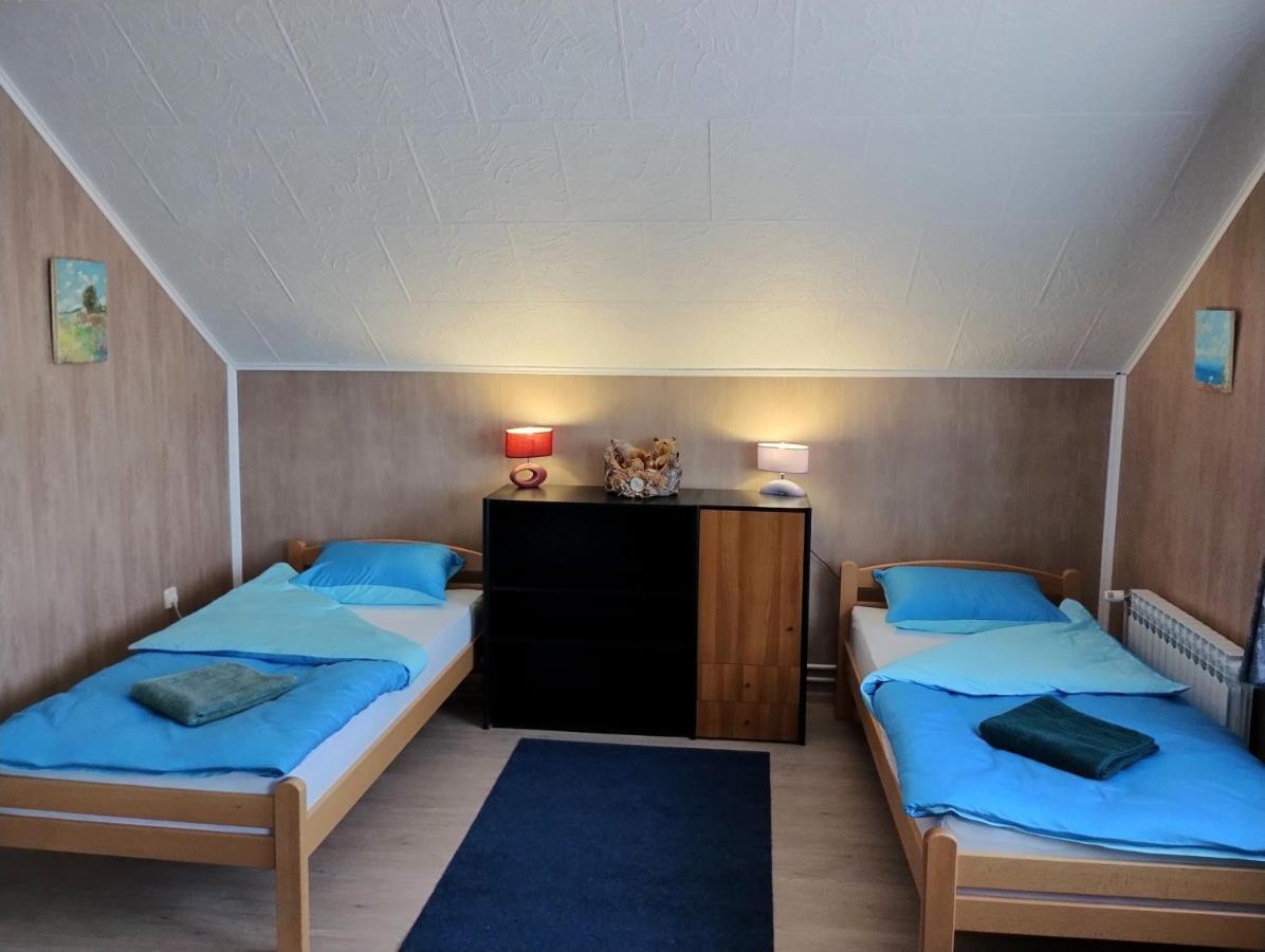 Hostel Suzzzy Novska Екстер'єр фото