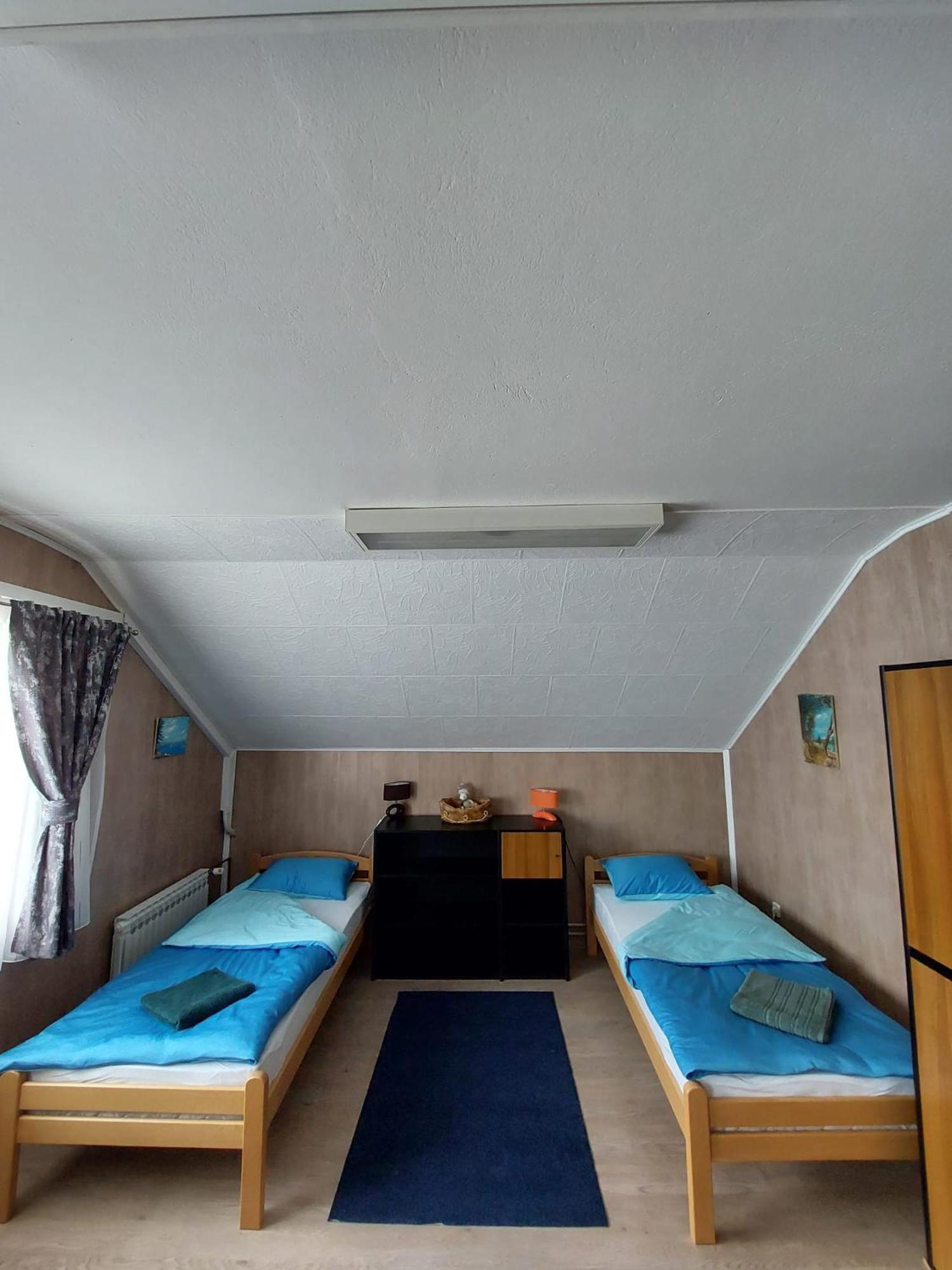 Hostel Suzzzy Novska Екстер'єр фото
