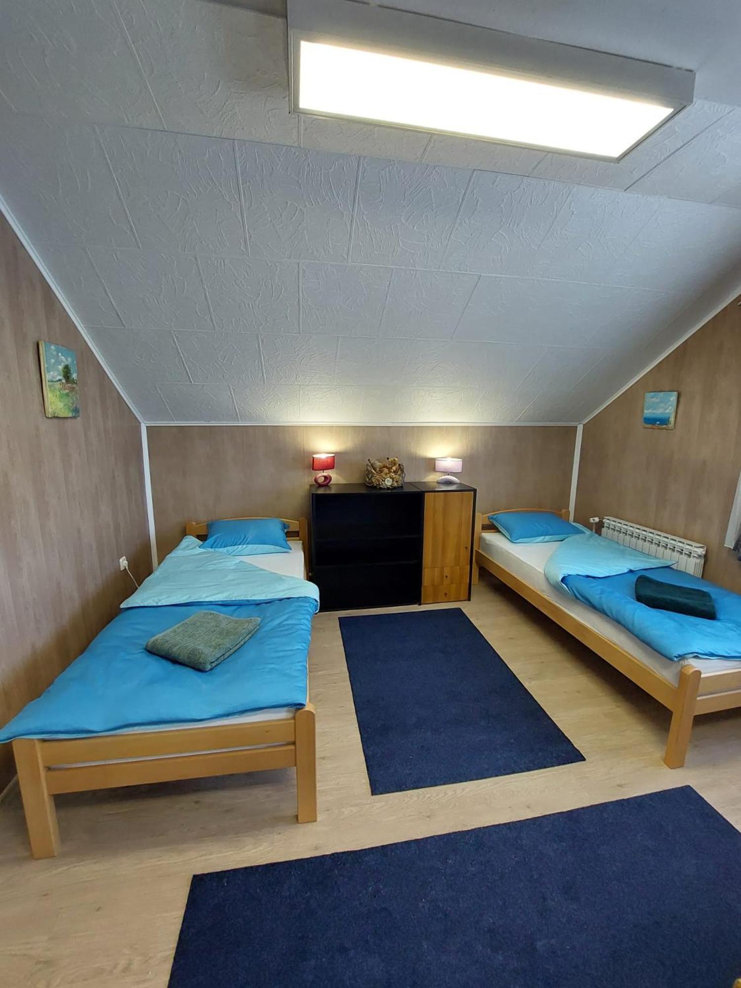 Hostel Suzzzy Novska Екстер'єр фото