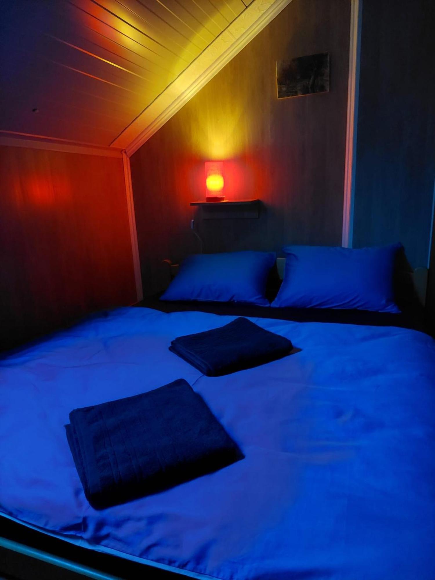 Hostel Suzzzy Novska Екстер'єр фото