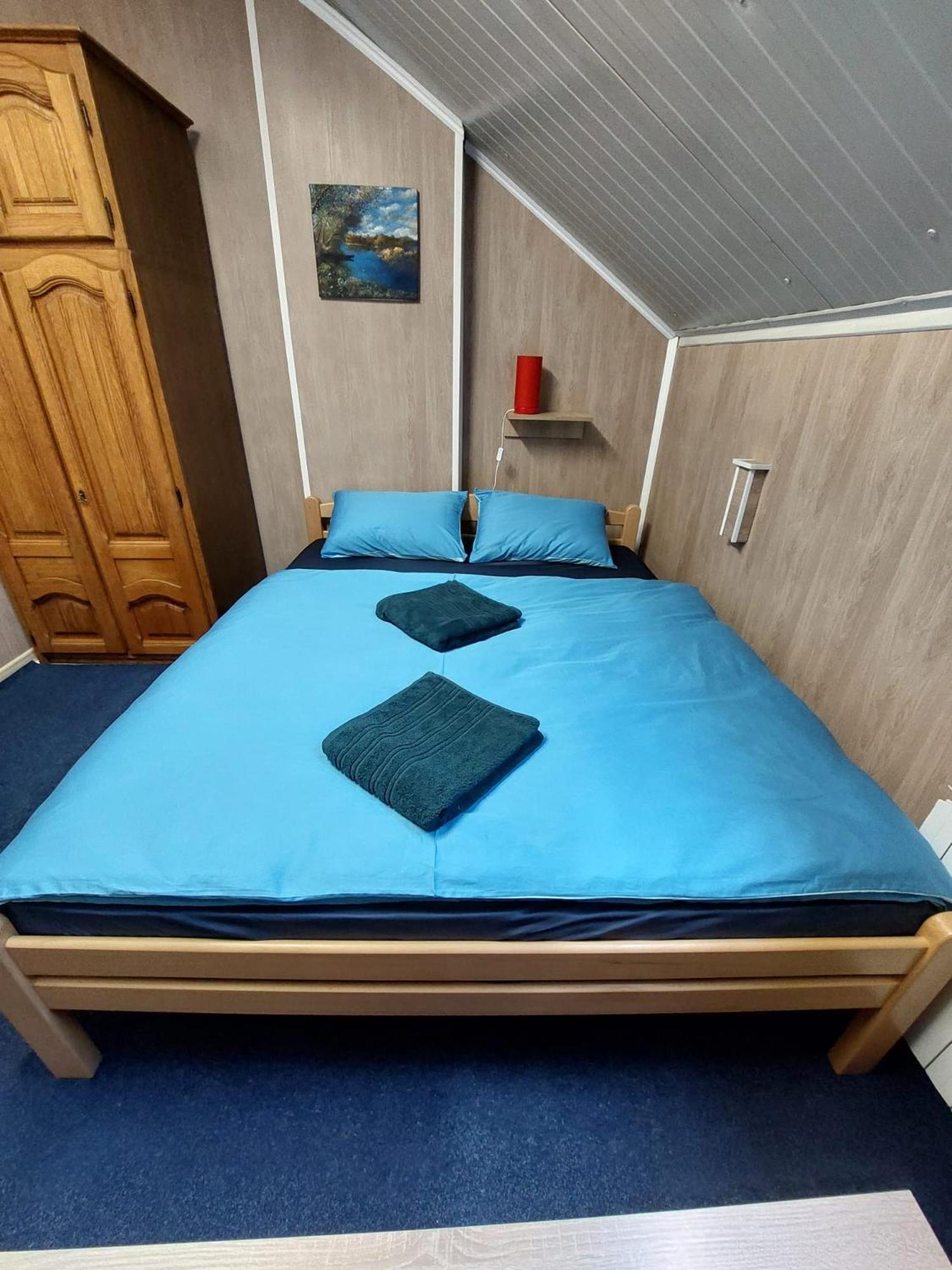 Hostel Suzzzy Novska Екстер'єр фото